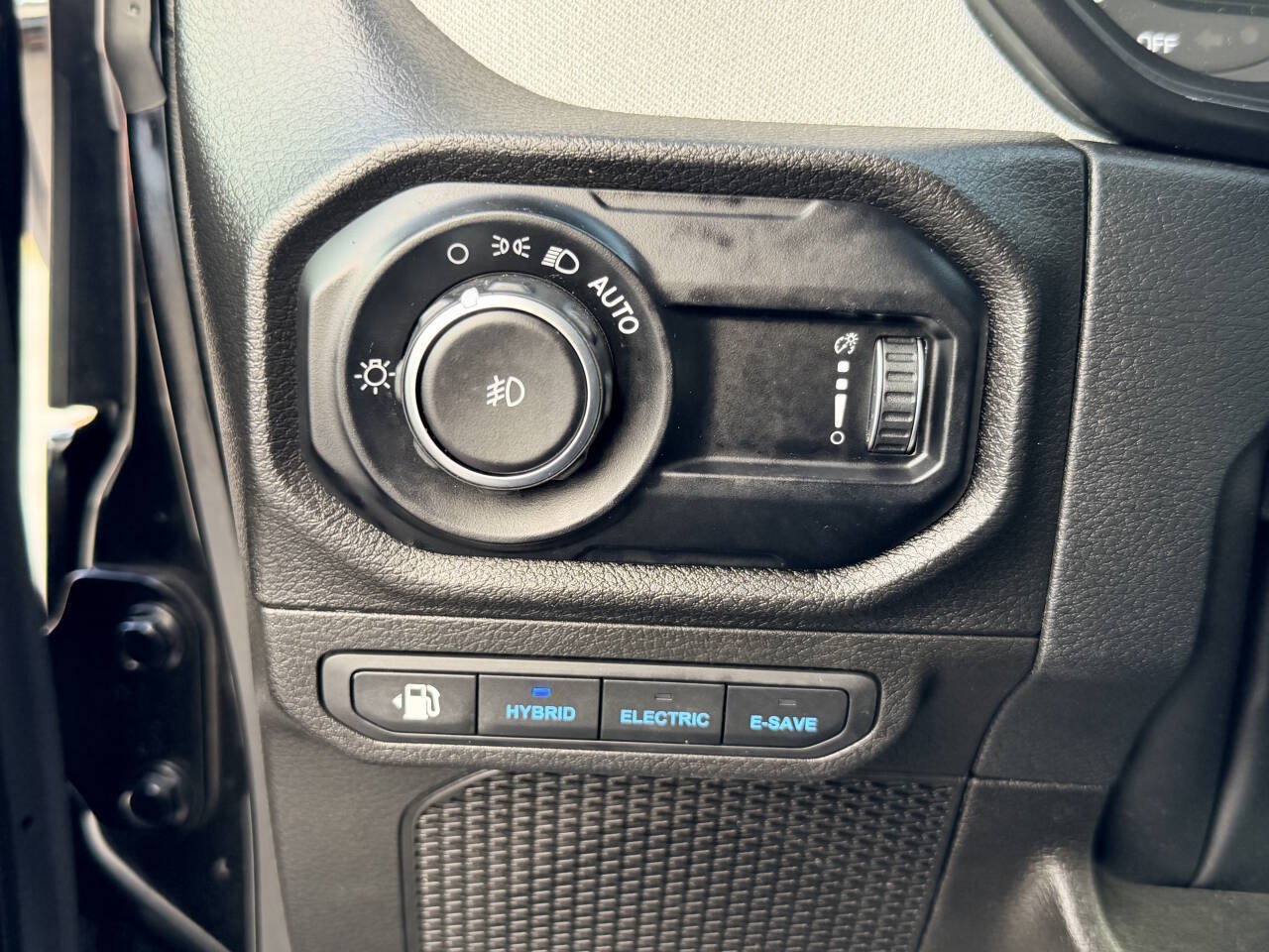 Used 2024 Jeep Wrangler Unlimited w/ Convenience Group AWD/4WD image 9