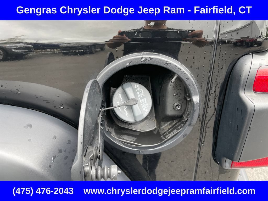 Used 2024 Jeep Wrangler Unlimited AWD/4WD image 36