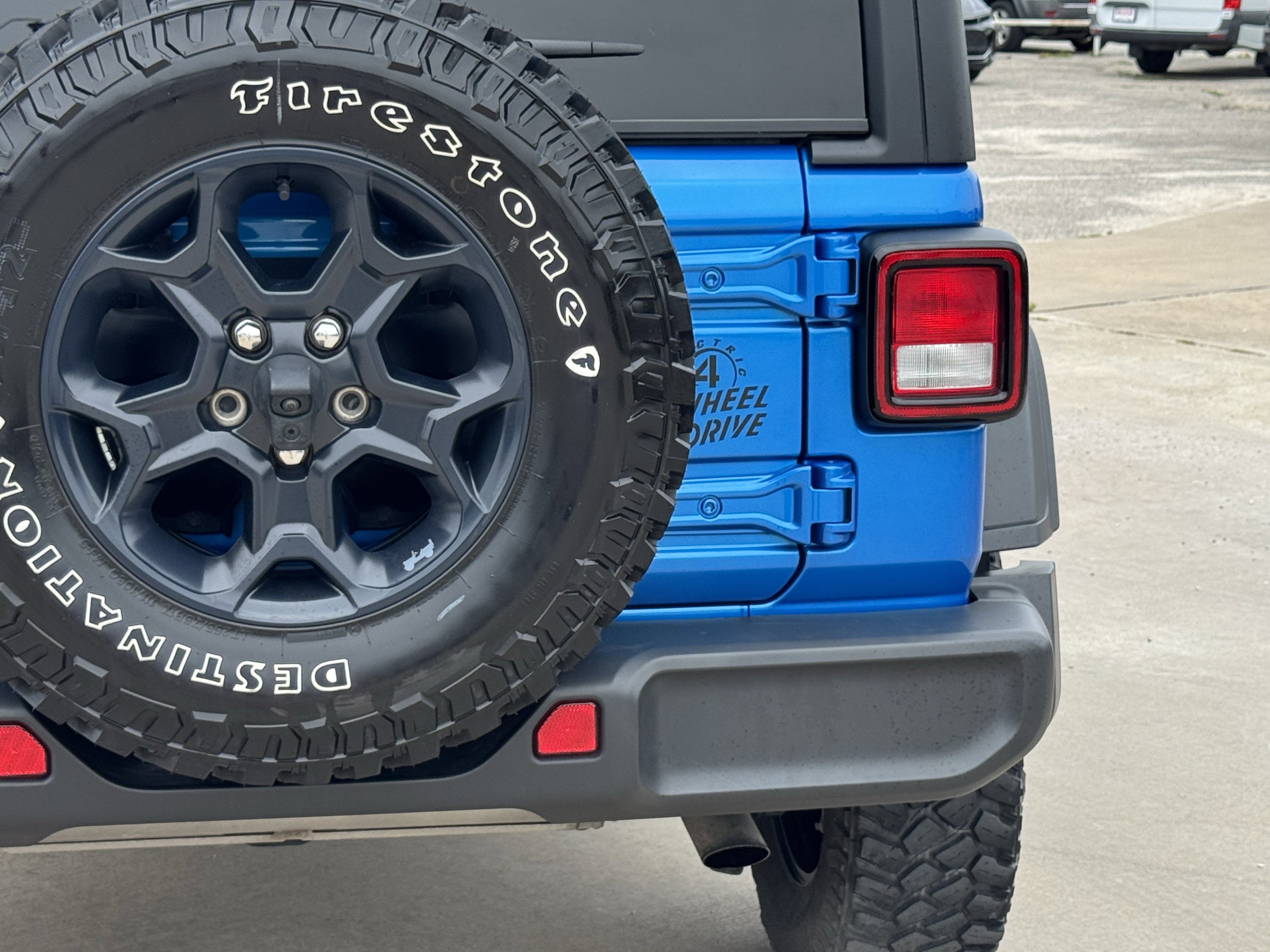 Used 2023 Jeep Wrangler Unlimited w/ Convenience Group AWD/4WD image 11