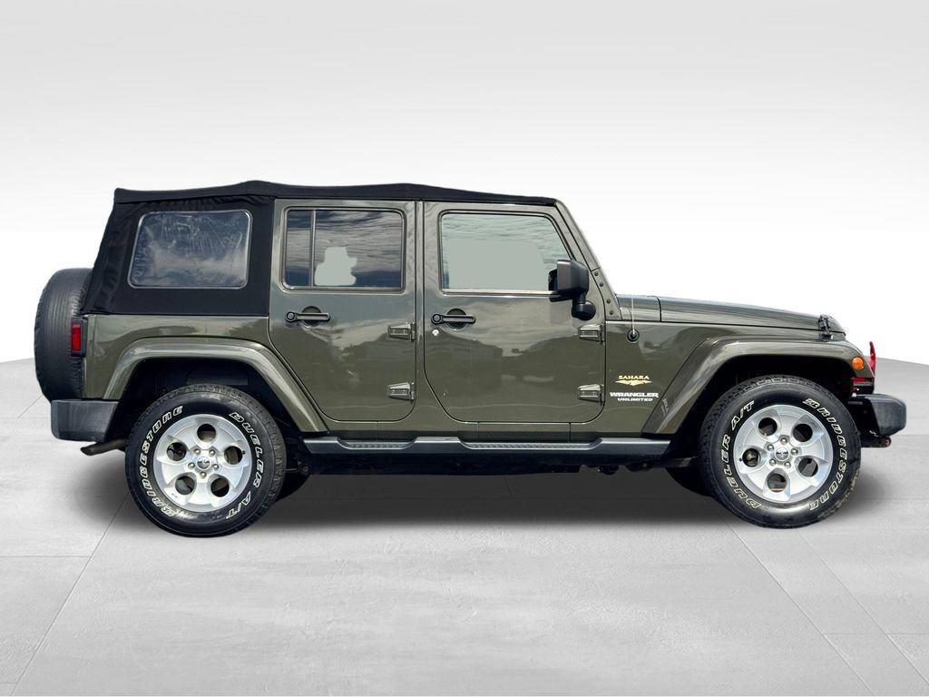 Used 2015 Jeep Wrangler Unlimited Sahara w/ Connectivity Group AWD/4WD image 8