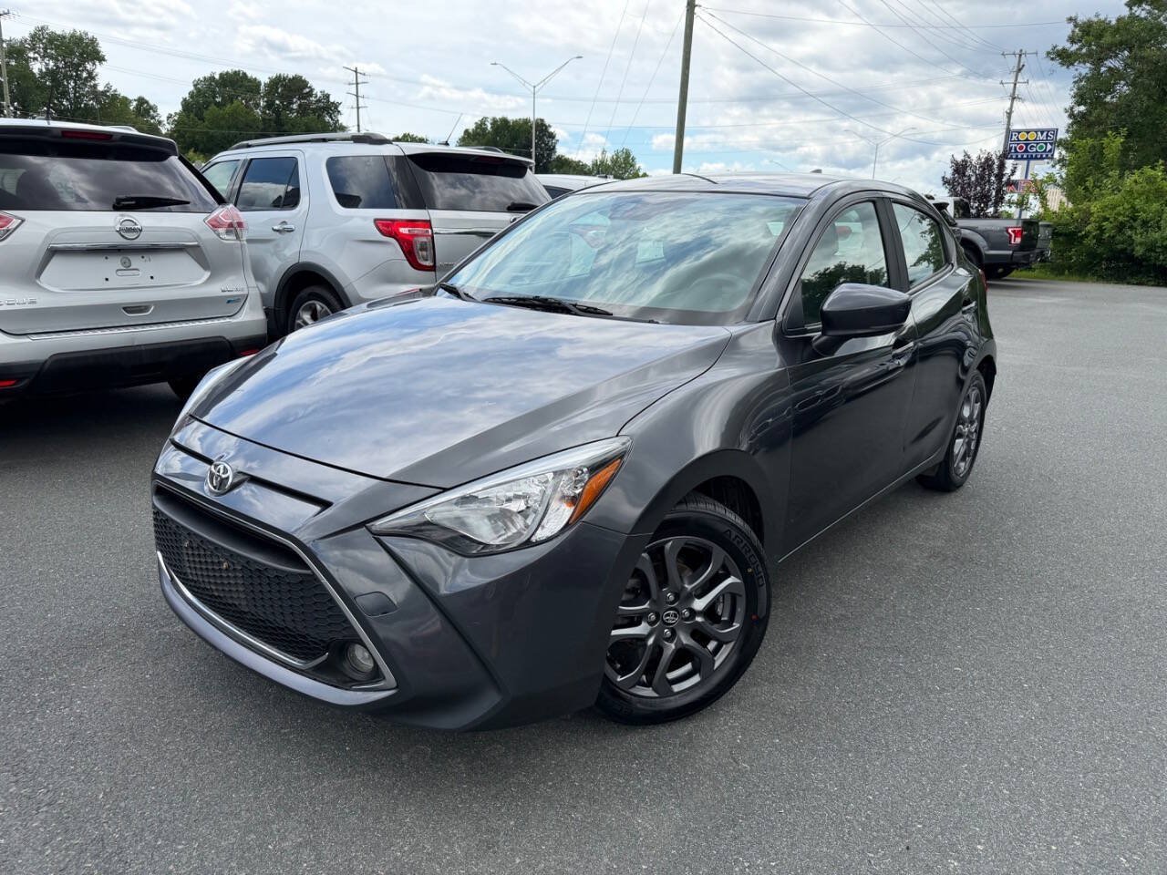Used 2020 Toyota Yaris LE FWD image 1