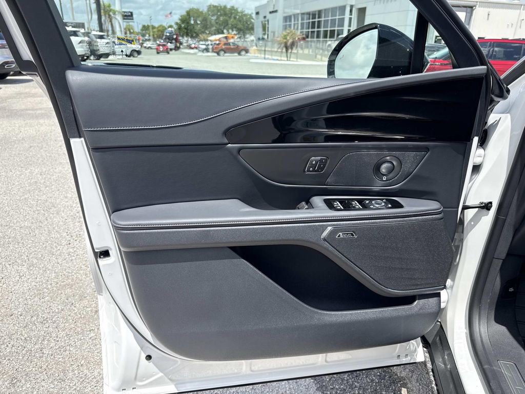 New 2026 Lincoln Nautilus Reserve w/ Jet Appearance Package AWD/4WD image 18