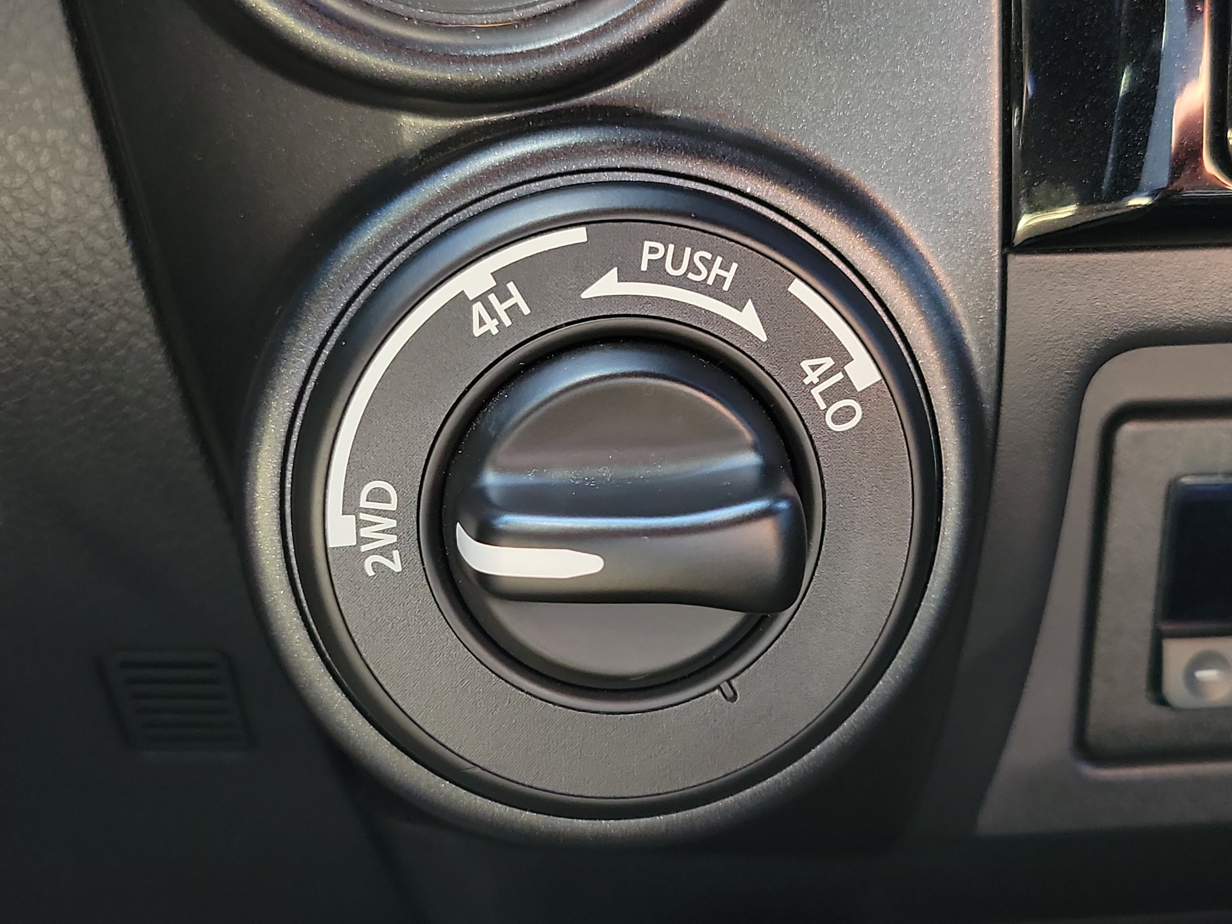 Used 2023 Nissan Titan PRO-4X w/ Pro-4x Convenience Package AWD/4WD image 25