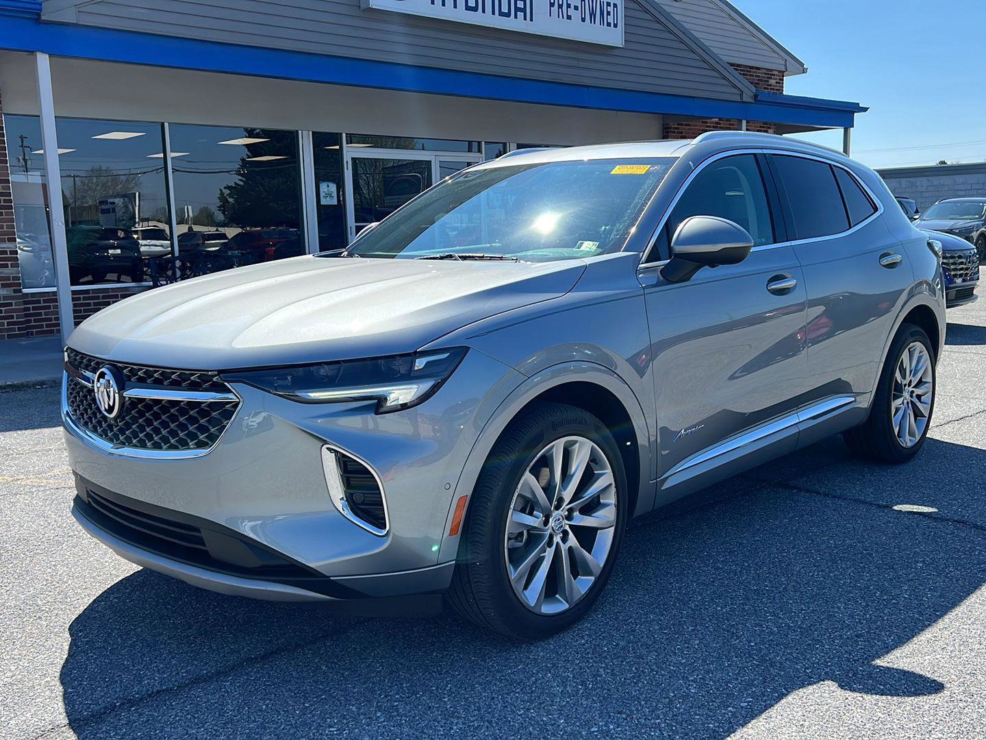 Used 2023 Buick Envision Avenir image 1