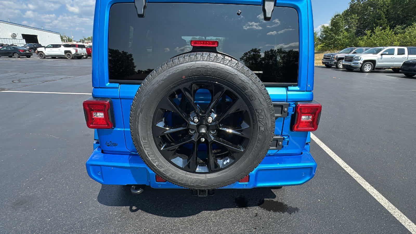 Used 2022 Jeep Wrangler Unlimited Sahara AWD/4WD image 28