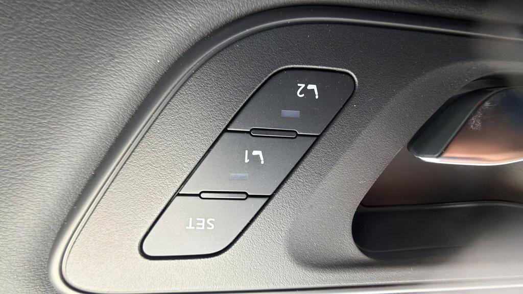 Certified 2025 Nissan Rogue SL w/ SL Premium Package image 18