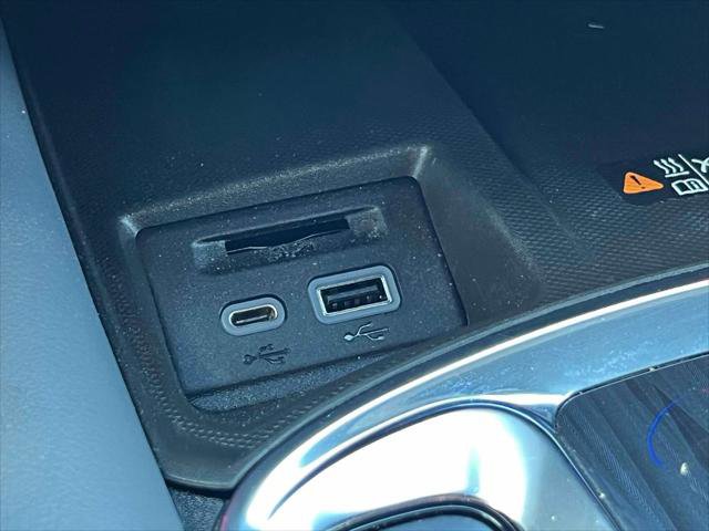 Used 2022 Buick Enclave Essence w/ Sport Touring Edition image 33