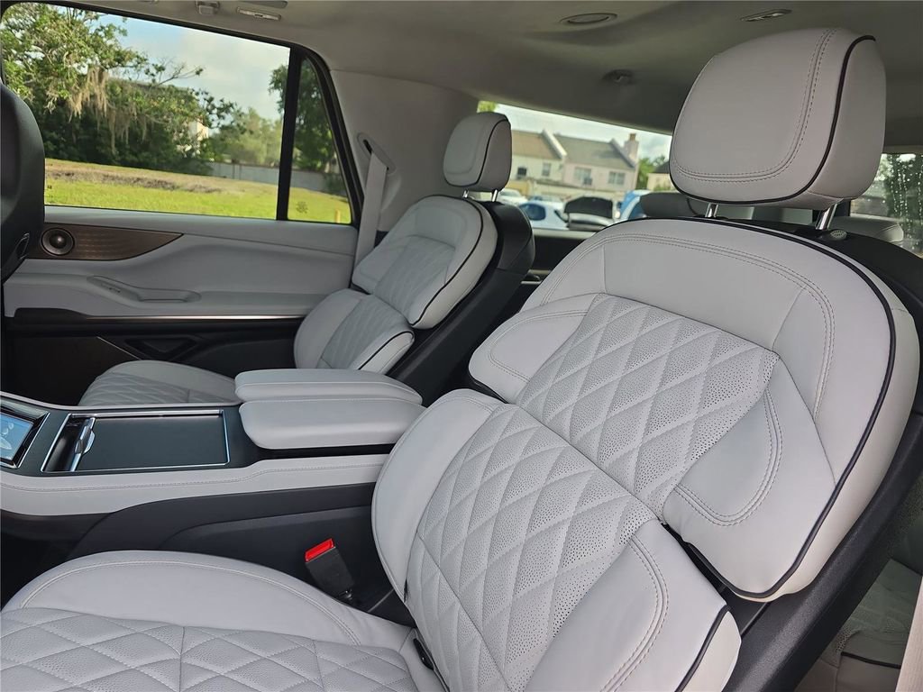 New 2026 Lincoln Navigator L Black Label w/ Black Label Special Edition AWD/4WD image 13