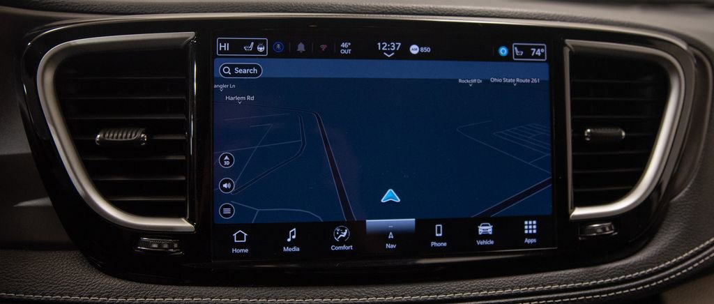 Used 2024 Chrysler Pacifica Select image 4
