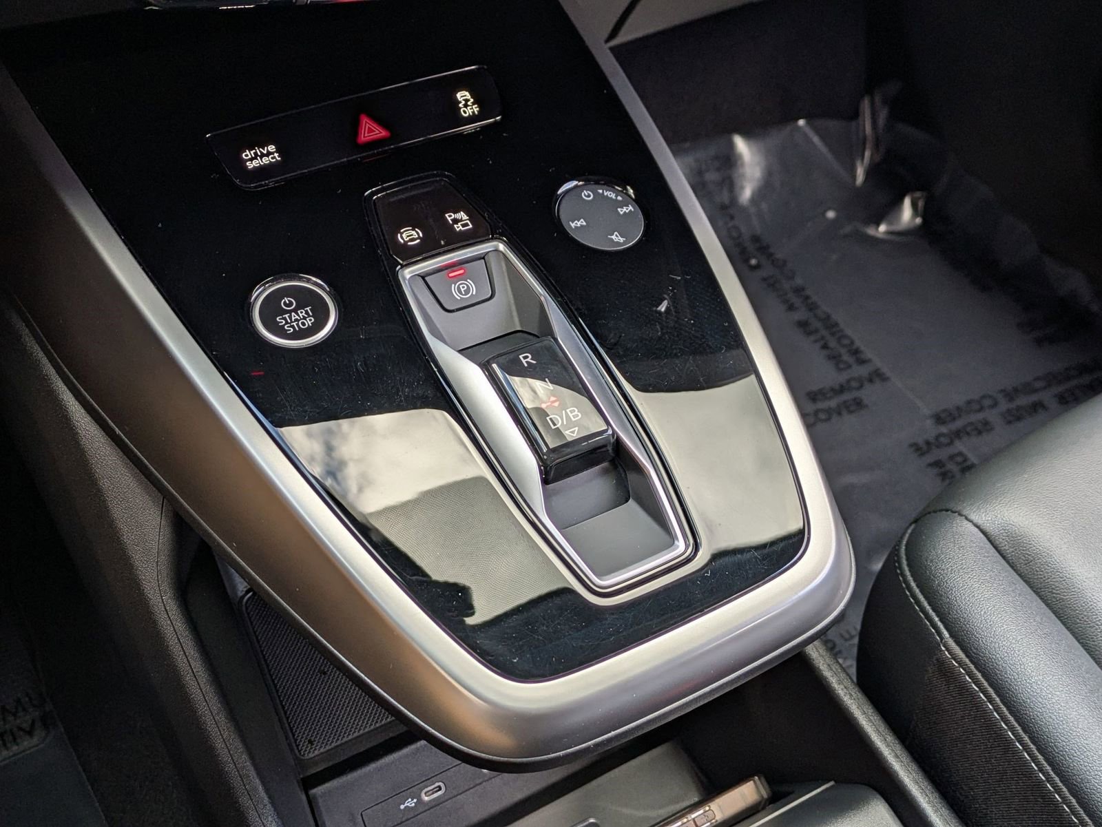 Used 2023 Audi Q4 e-tron Premium Plus w/ Premium Plus image 14