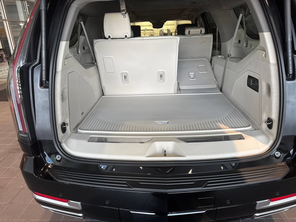 New 2026 Cadillac Escalade ESV Platinum Luxury w/ LPO, Radiant Package AWD/4WD image 9