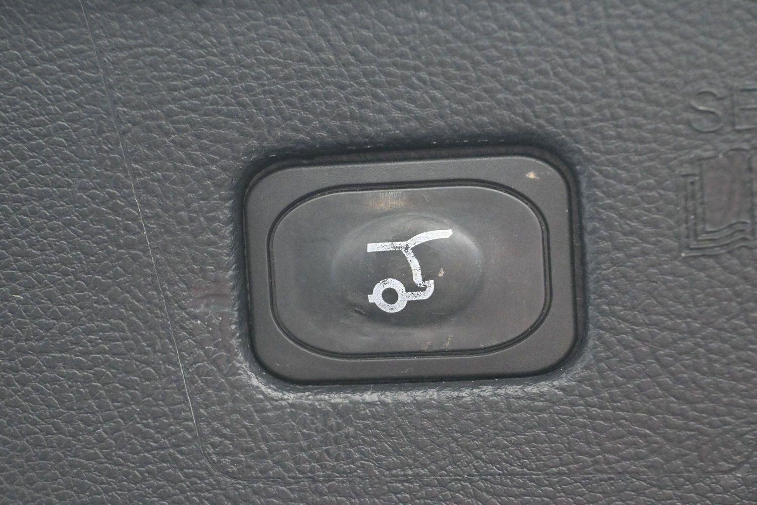 Used 2020 Ford Edge Titanium w/ Equipment Group 301A FWD image 10