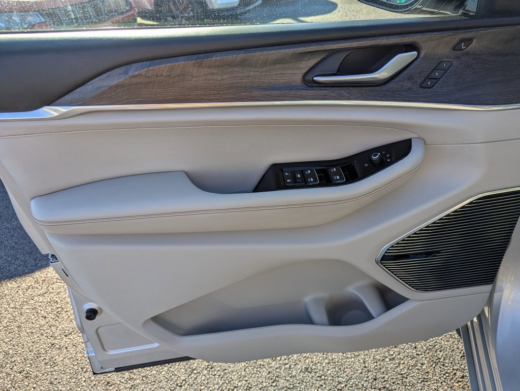 Used 2021 Jeep Grand Cherokee L Overland w/ Luxury Tech Group IV image 21