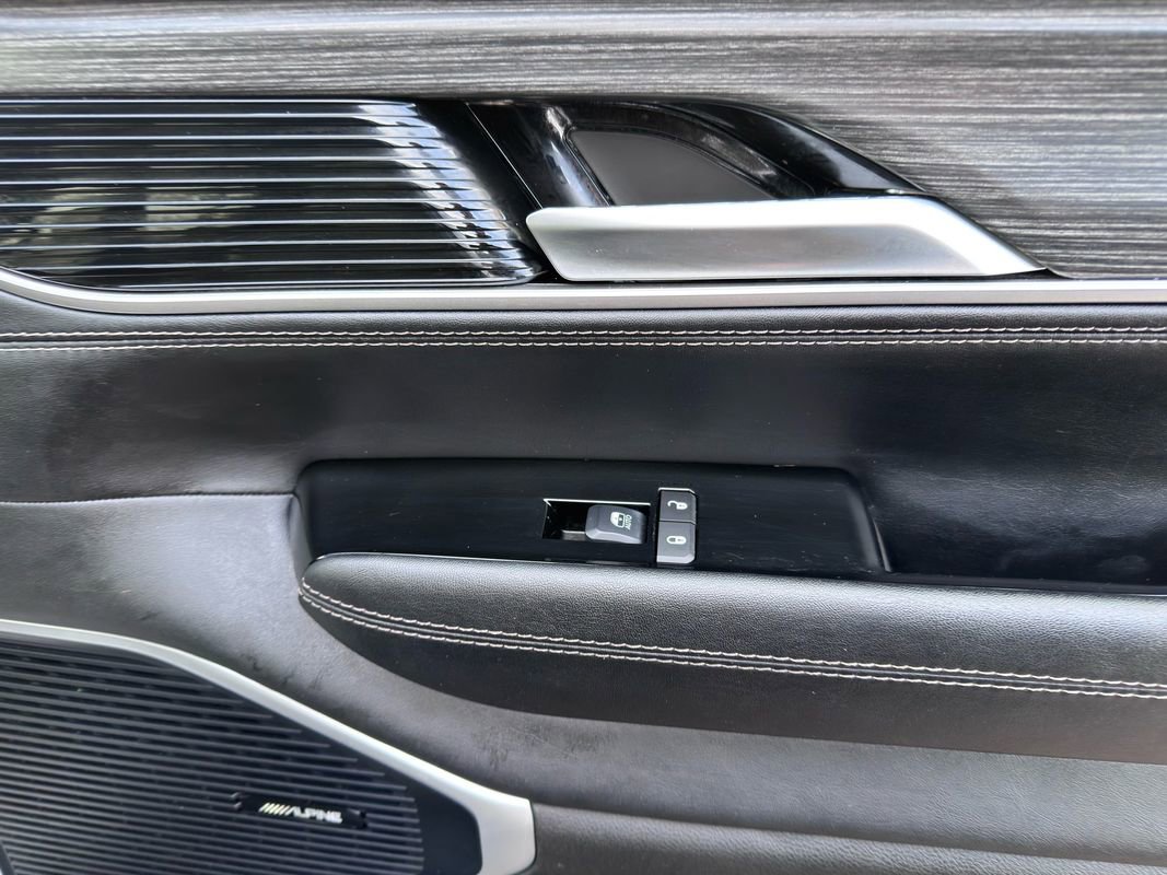 Used 2024 Jeep Wagoneer L Series II w/ Flexible Seating Group image 30