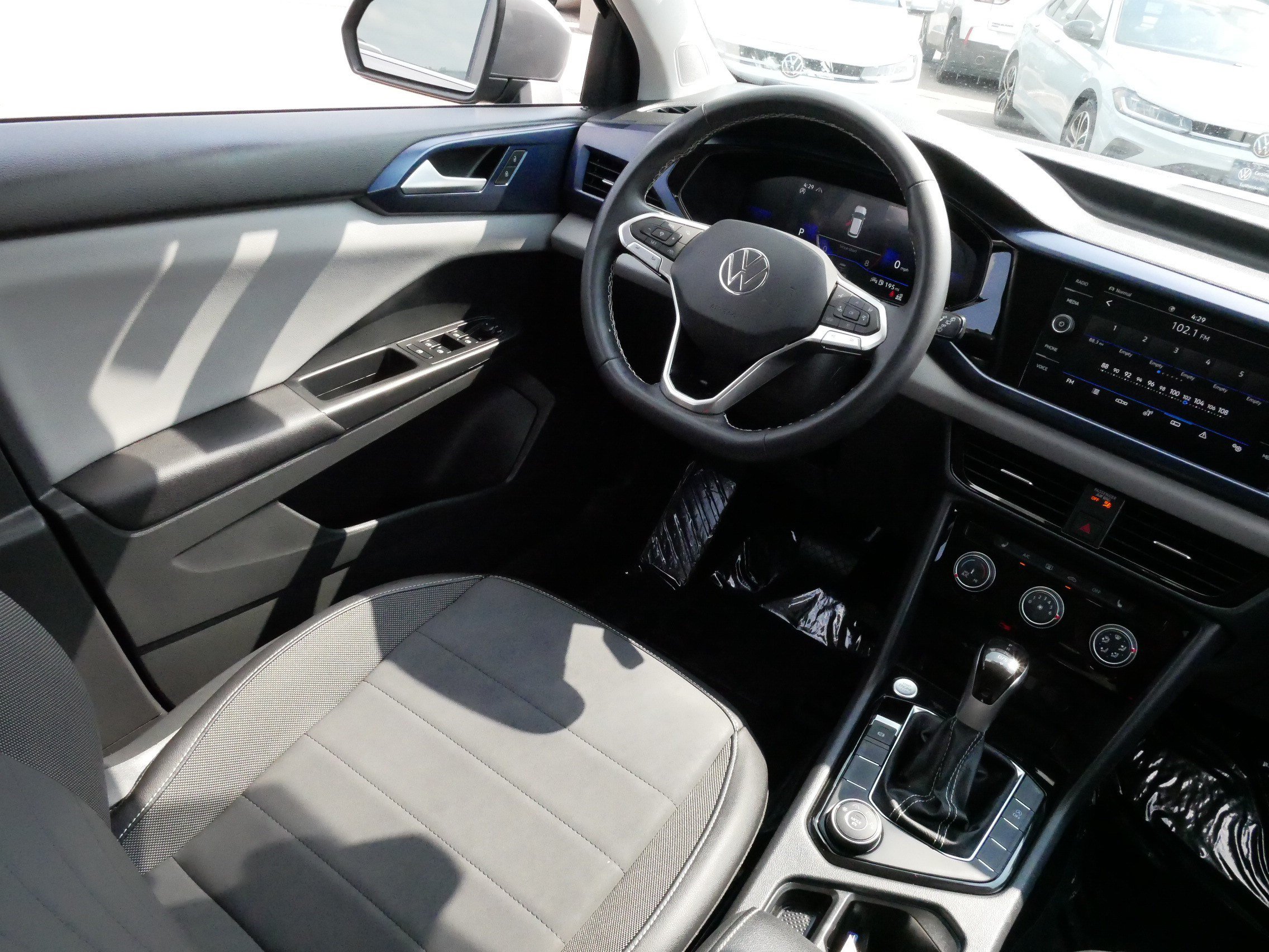 Used 2023 Volkswagen Taos SE AWD/4WD image 9