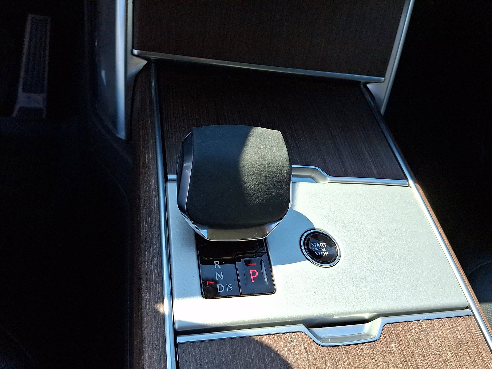 Used 2025 Land Rover Range Rover Long Wheelbase SE image 15