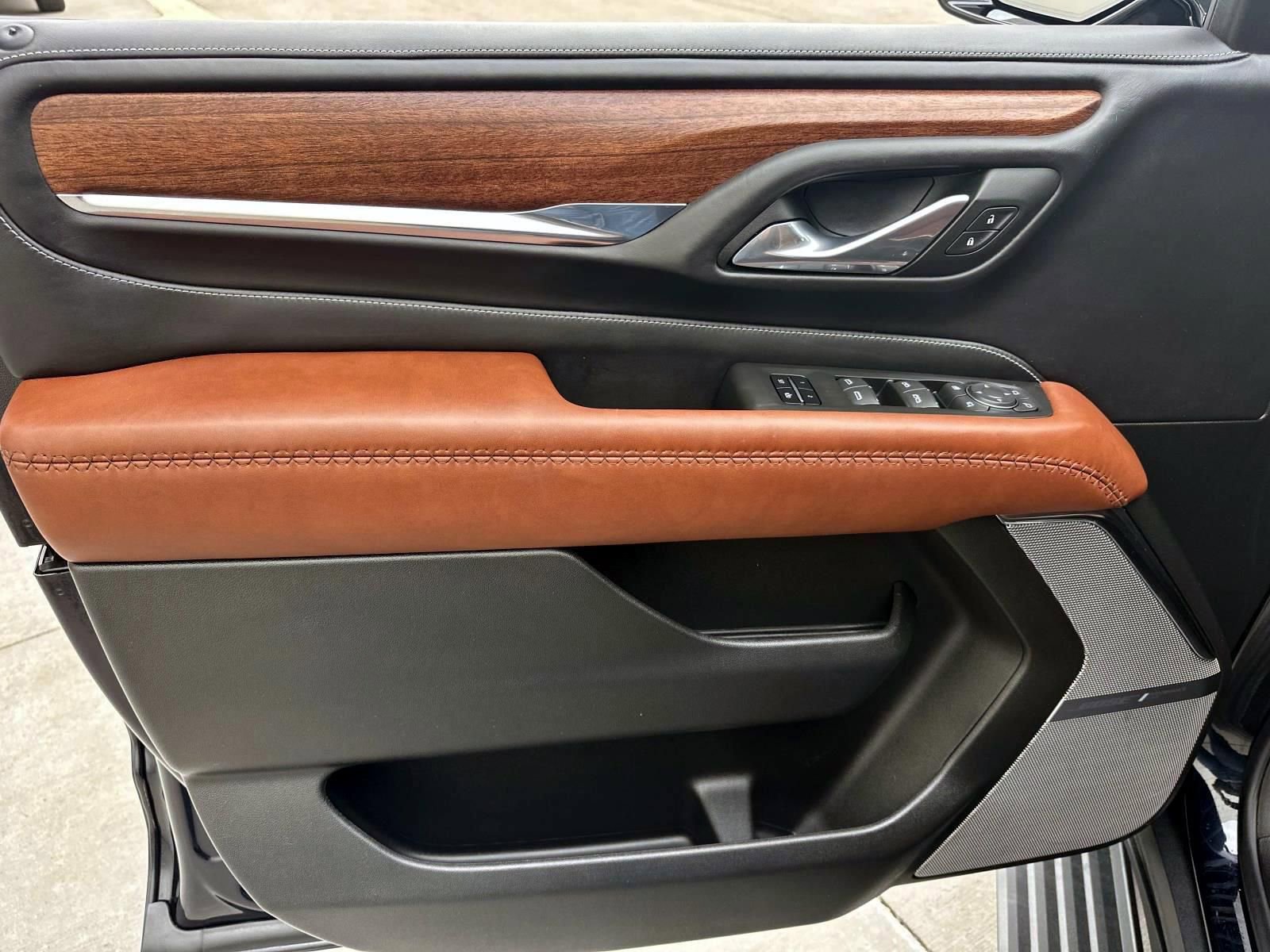 Used 2023 GMC Yukon XL Denali Ultimate image 11