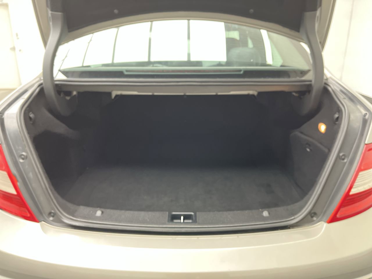 Used 2009 Mercedes-Benz C 300 4MATIC Sedan image 24