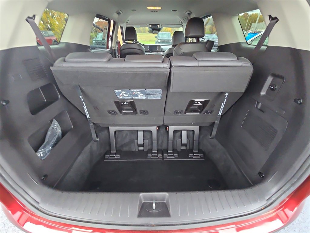 Used 2023 Kia Carnival LX image 29