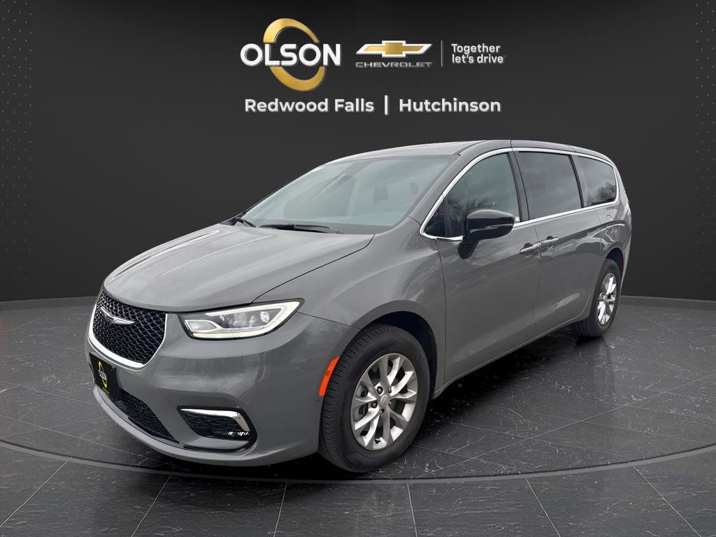 Used 2025 Chrysler Pacifica Select image 1