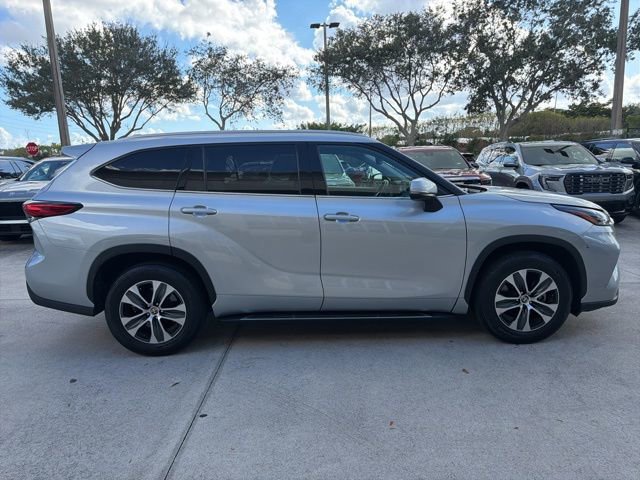 Used 2022 Toyota Highlander XLE image 6