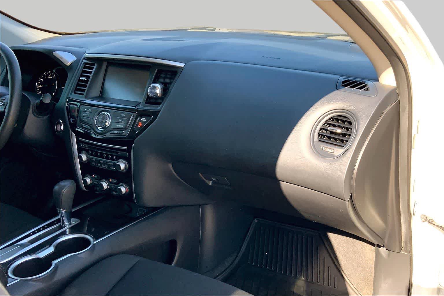 Used 2020 Nissan Pathfinder S FWD image 18