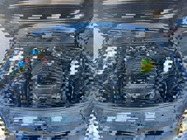 Used 2013 Volkswagen Touareg Sport image 17