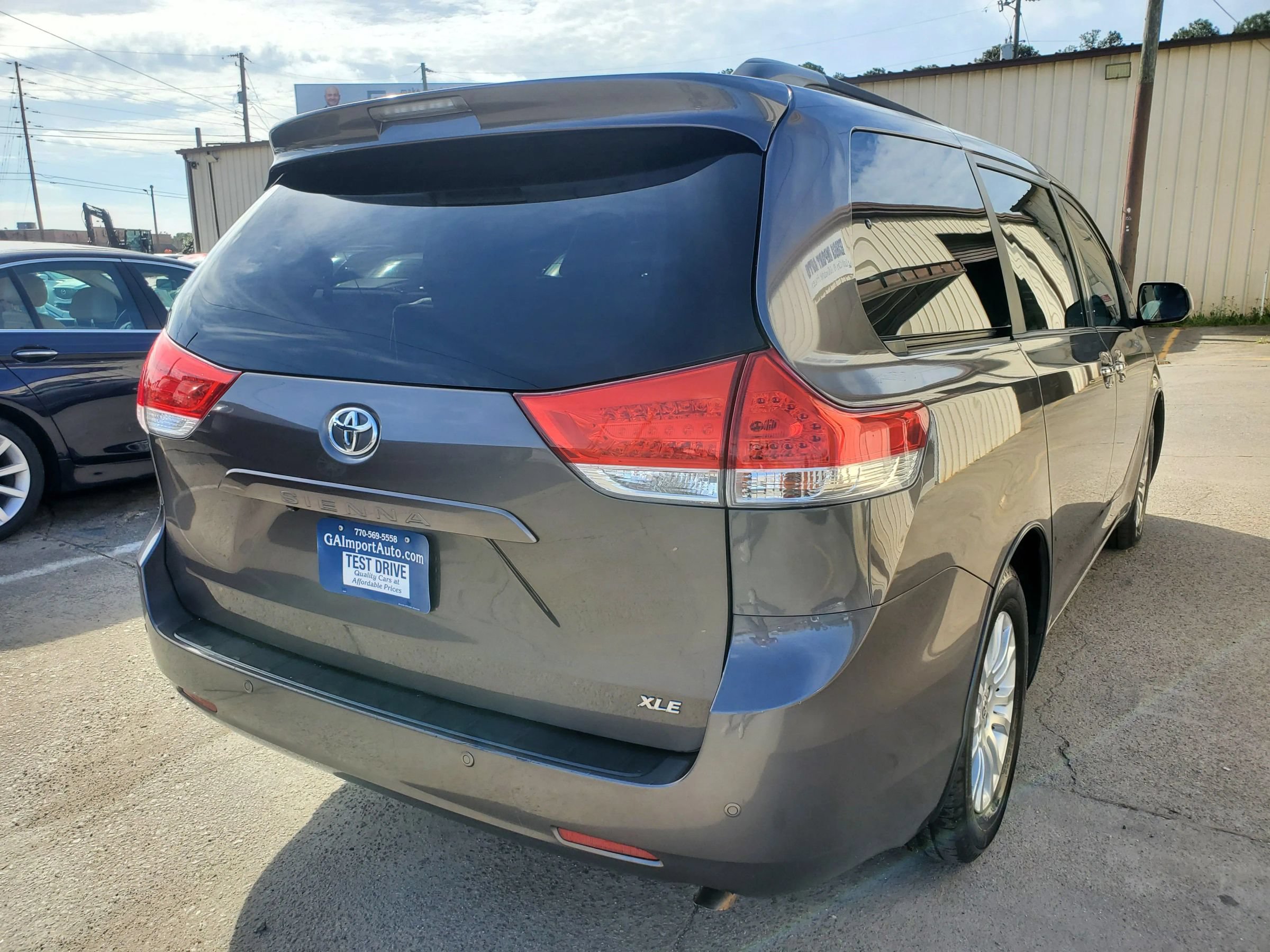 Used 2012 Toyota Sienna XLE w/ XLE Navigation Pkg FWD image 7