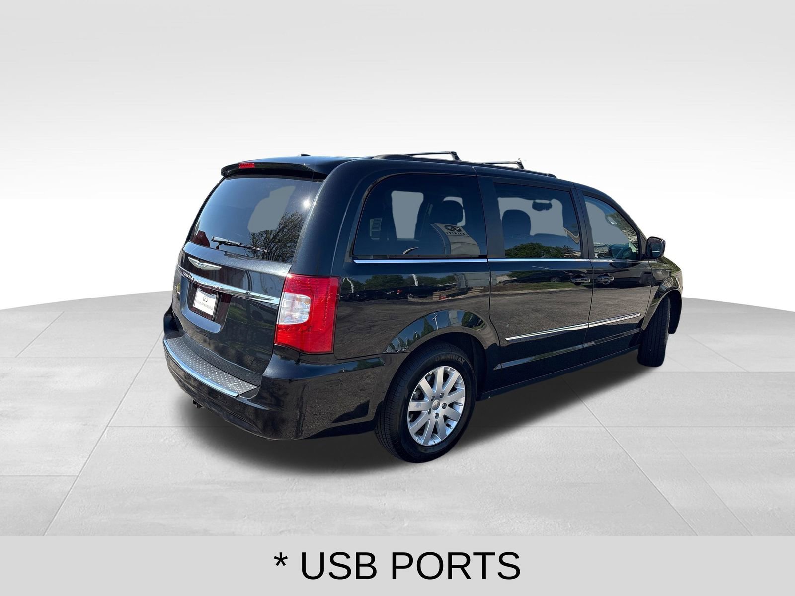 Used 2016 Chrysler Town & Country Touring FWD image 5
