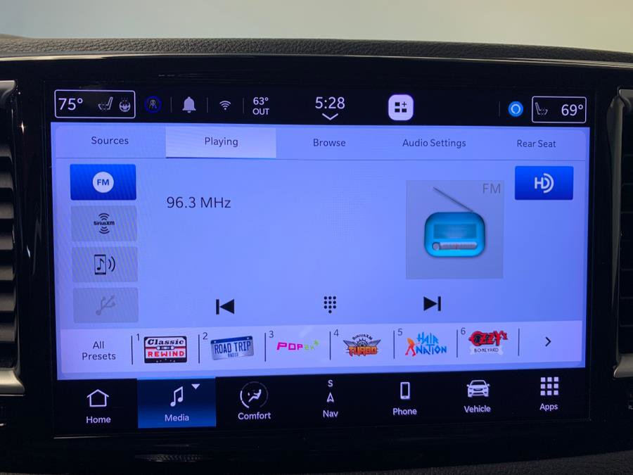 Used 2022 Chrysler Pacifica Touring-L w/ Uconnect Theater Family Group AWD/4WD image 27