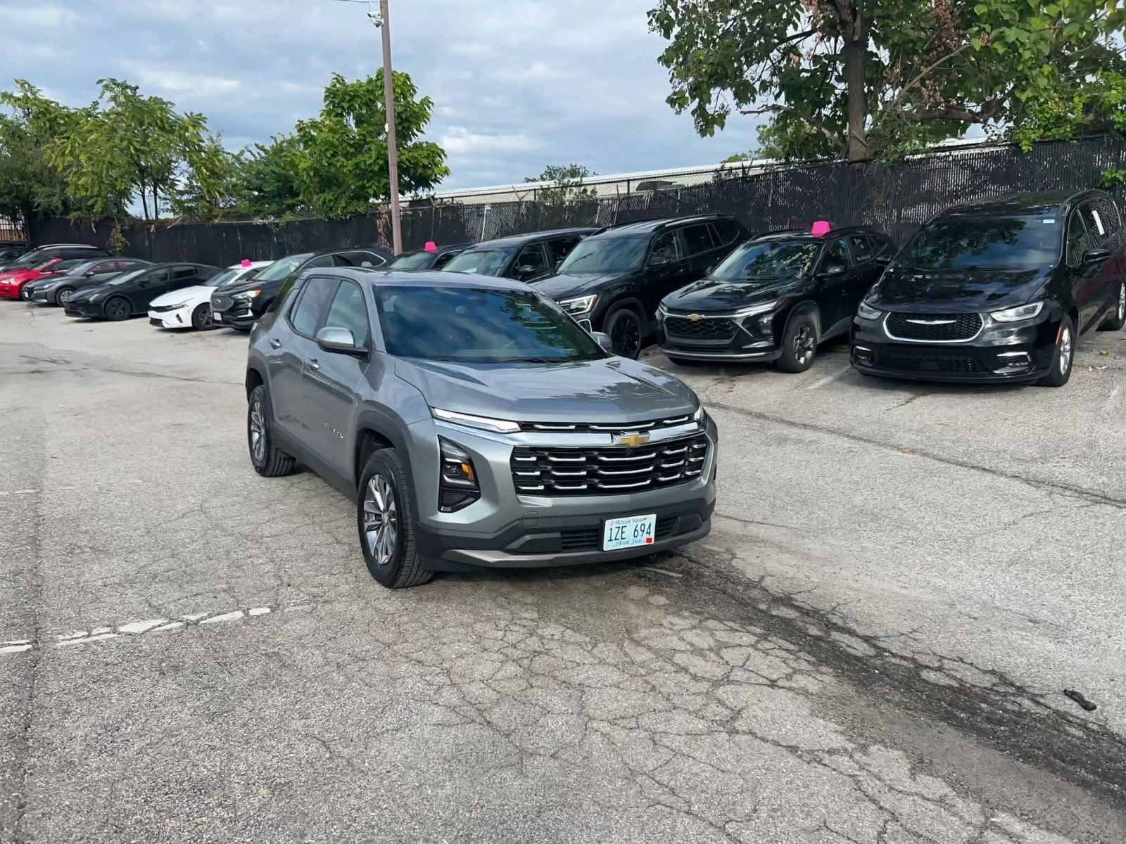 Used 2025 Chevrolet Equinox LT FWD image 3