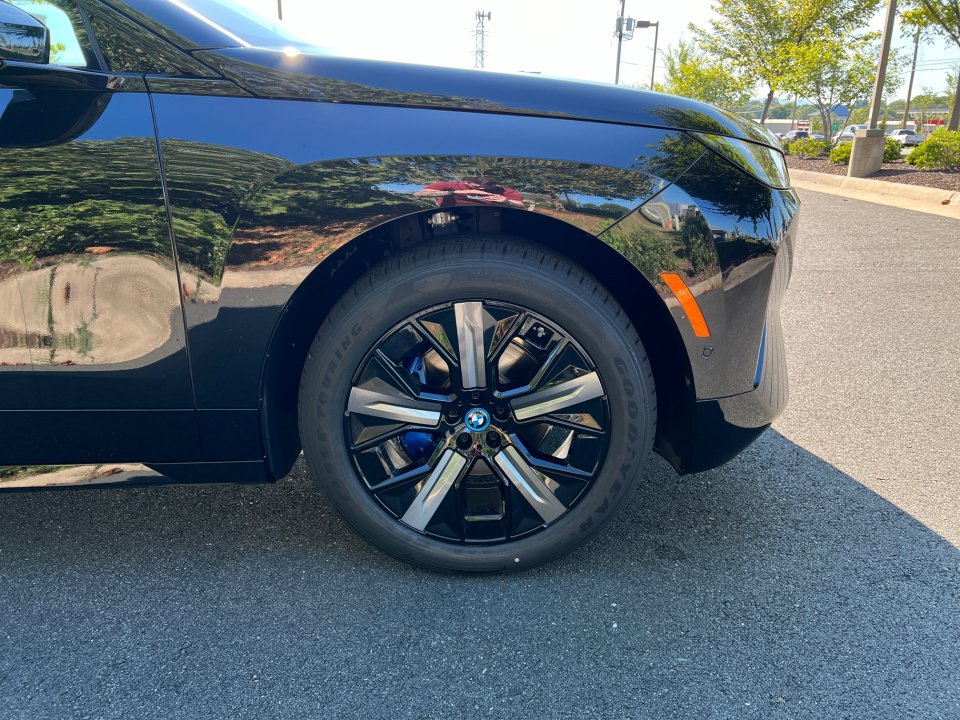 Used 2024 BMW iX xDrive50 w/ Sport Package AWD/4WD image 25