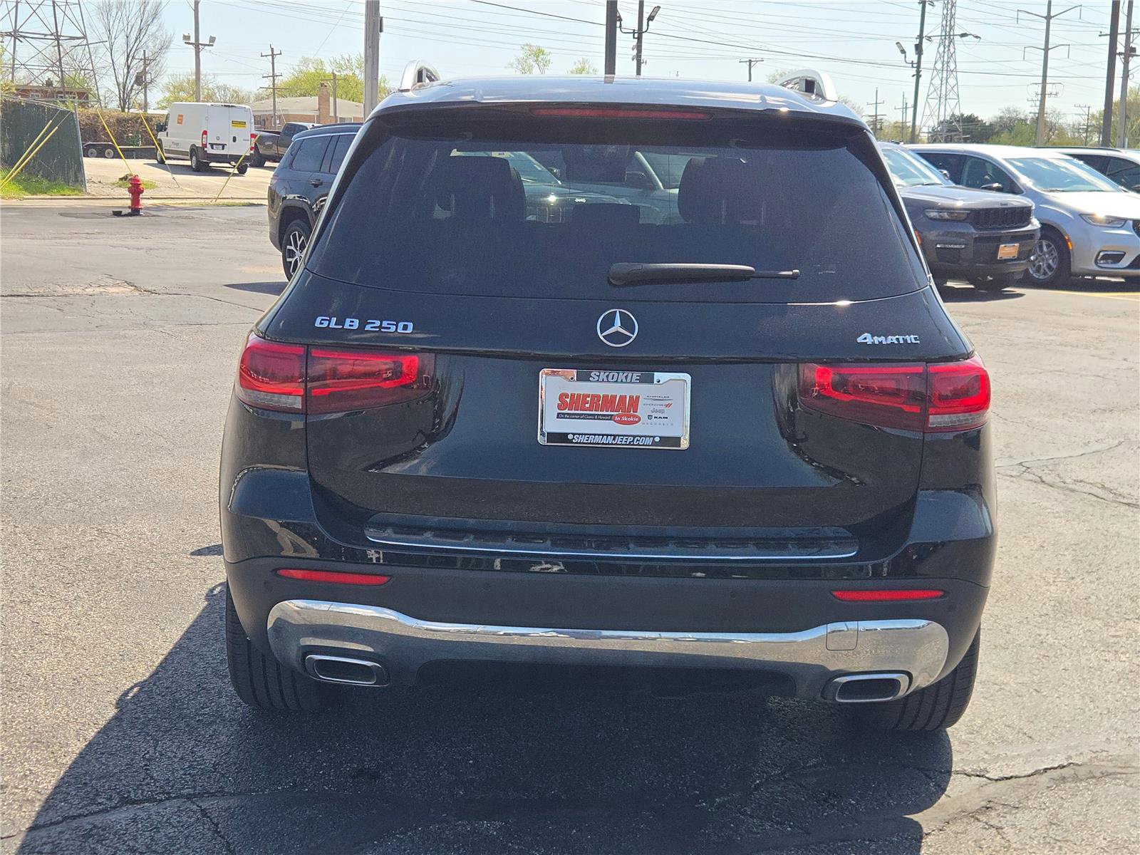 Used 2023 Mercedes-Benz GLB 250 4MATIC w/ Premium Package image 15