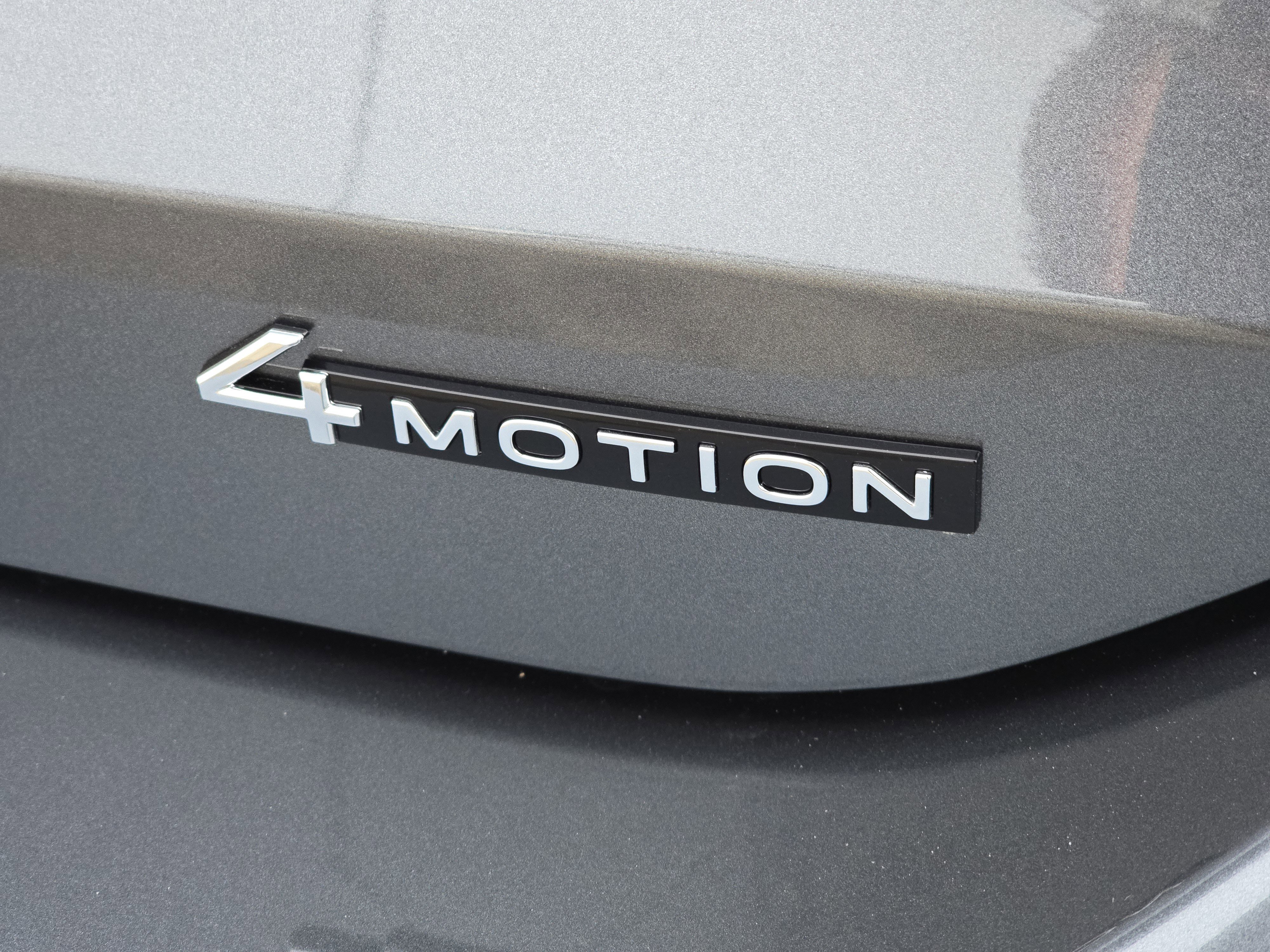 New 2026 Volkswagen Tiguan SE R-Line image 13