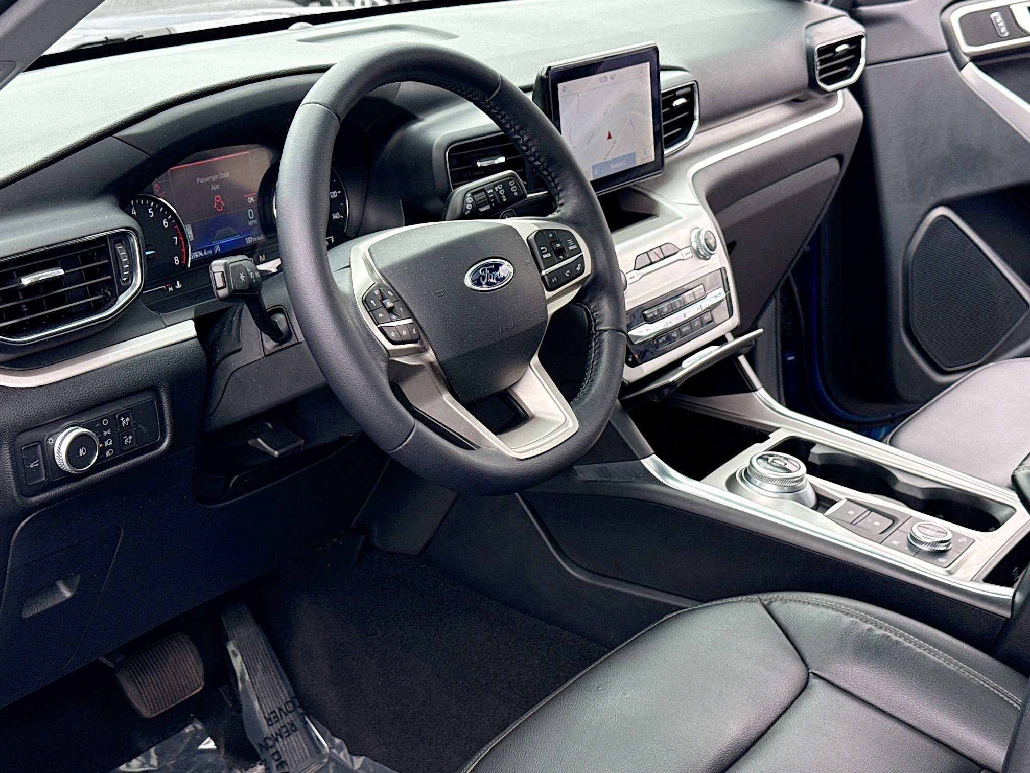 Used 2020 Ford Explorer XLT w/ Equipment Group 202A AWD/4WD image 4