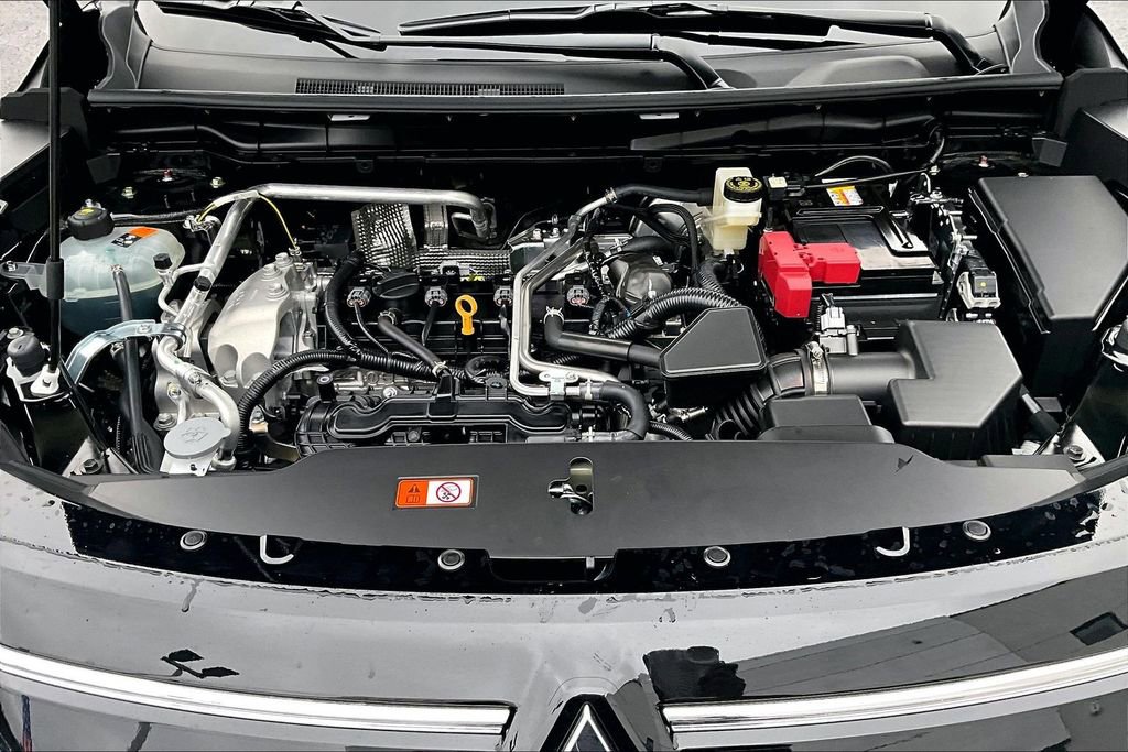 New 2025 Mitsubishi Outlander SE image 11