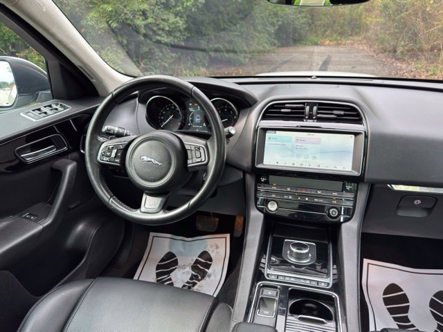 Used 2020 Jaguar F-PACE AWD/4WD image 28