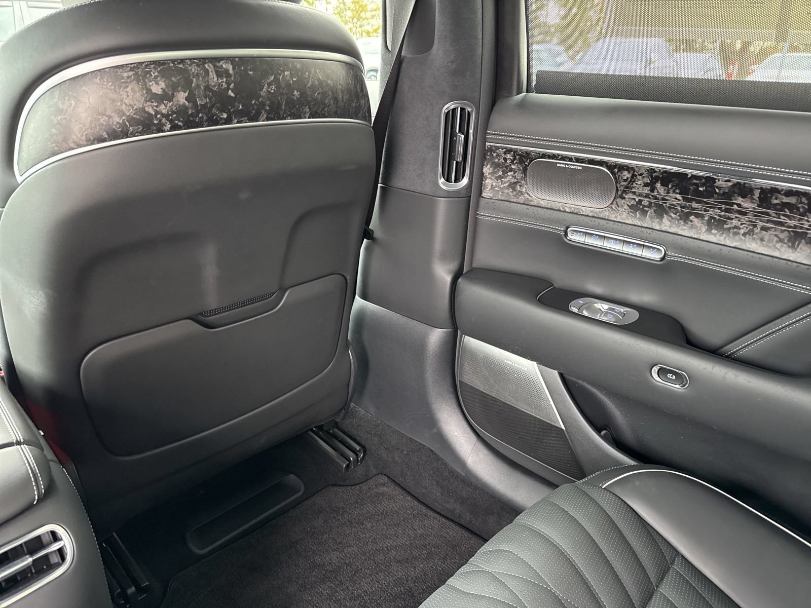 Used 2025 Genesis G90 3.5T AWD/4WD image 19