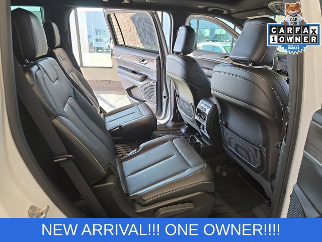 Used 2024 Jeep Grand Cherokee L Limited w/ Black Appearance Package AWD/4WD image 11