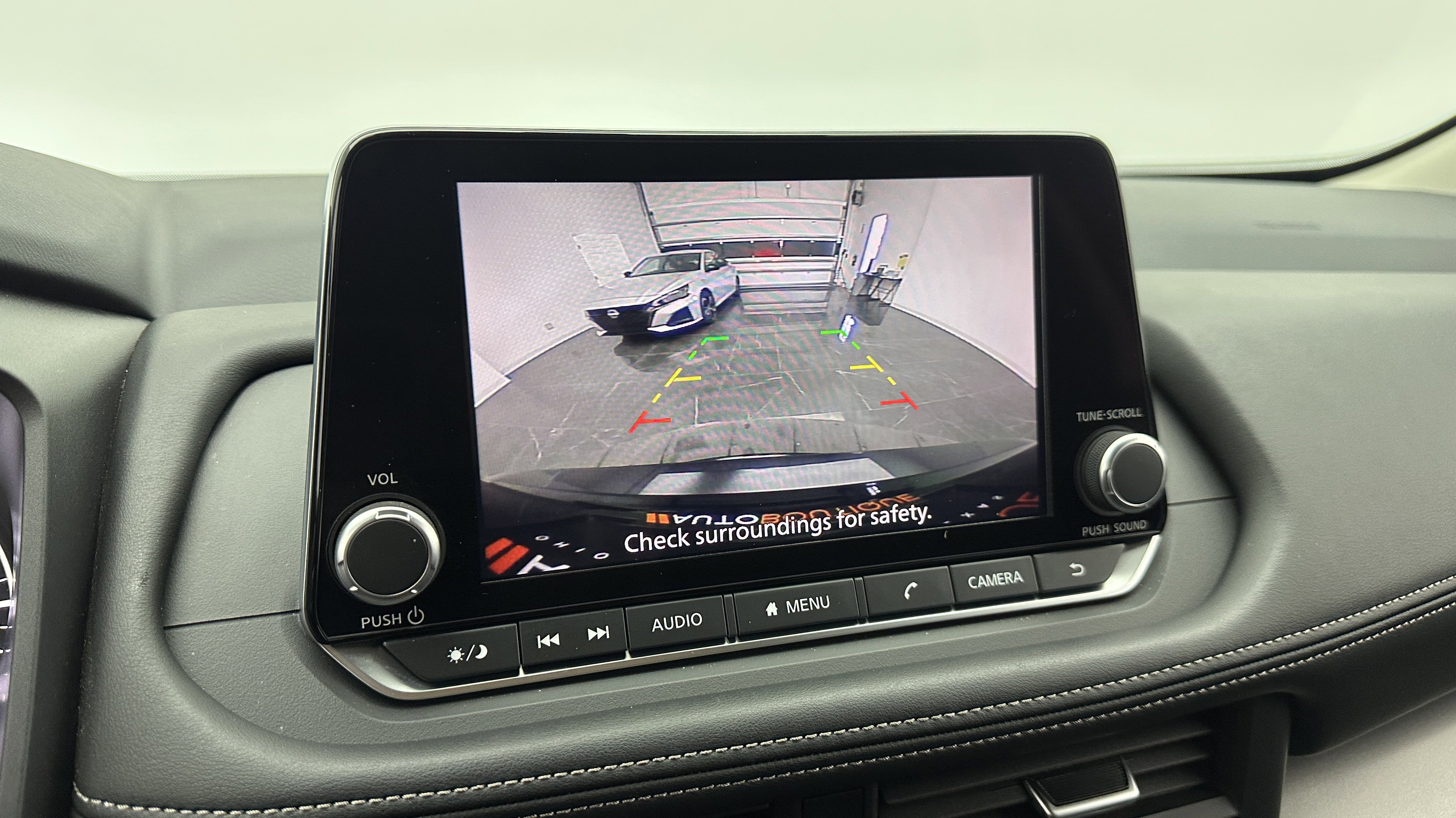 Used 2025 Nissan Rogue SV image 11