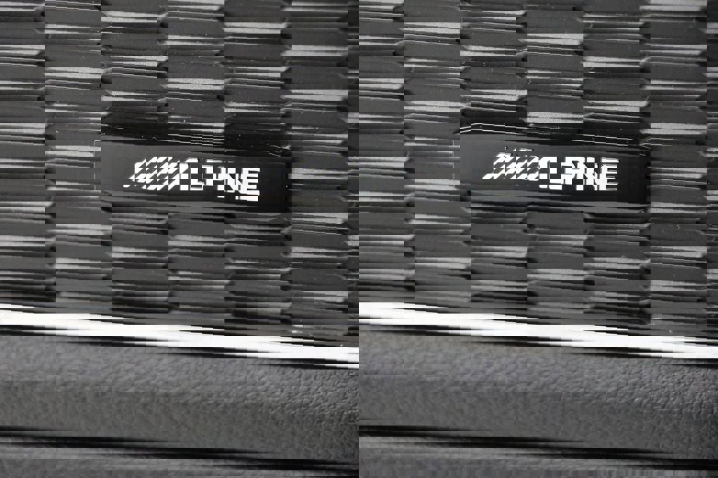 Used 2023 Jeep Grand Cherokee Overland AWD/4WD image 30