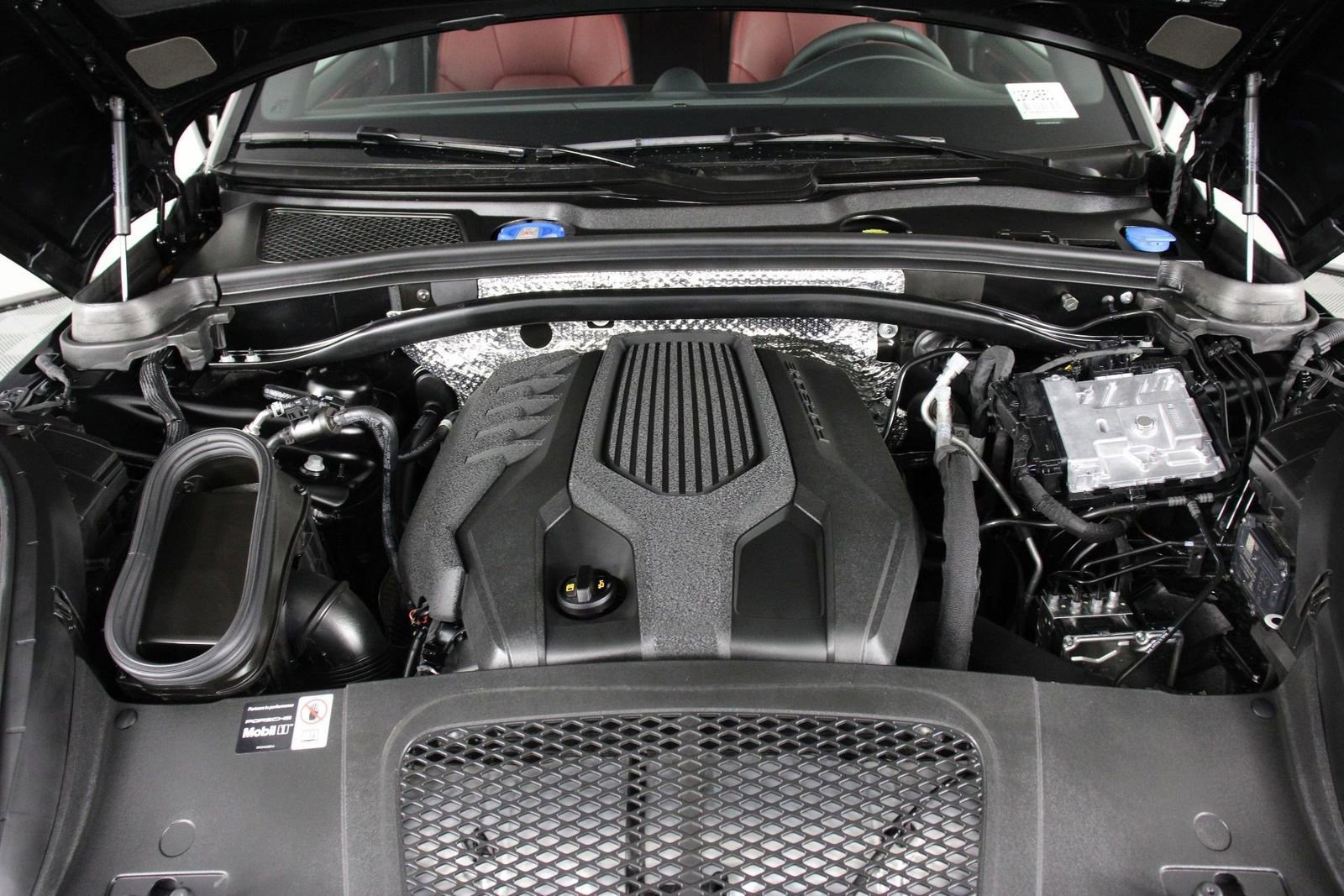 Certified 2025 Porsche Macan image 26