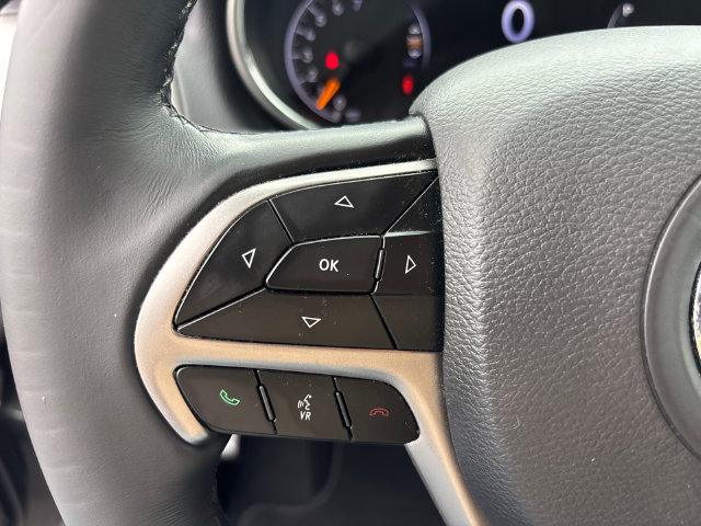 Used 2019 Jeep Grand Cherokee Laredo AWD/4WD image 17