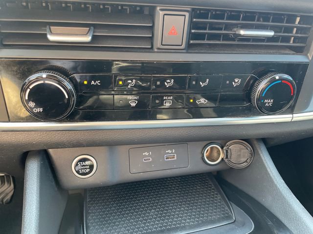 Used 2022 Nissan Rogue S image 32