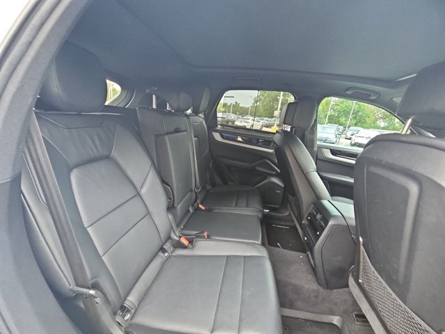 Used 2024 Porsche Cayenne AWD/4WD image 16