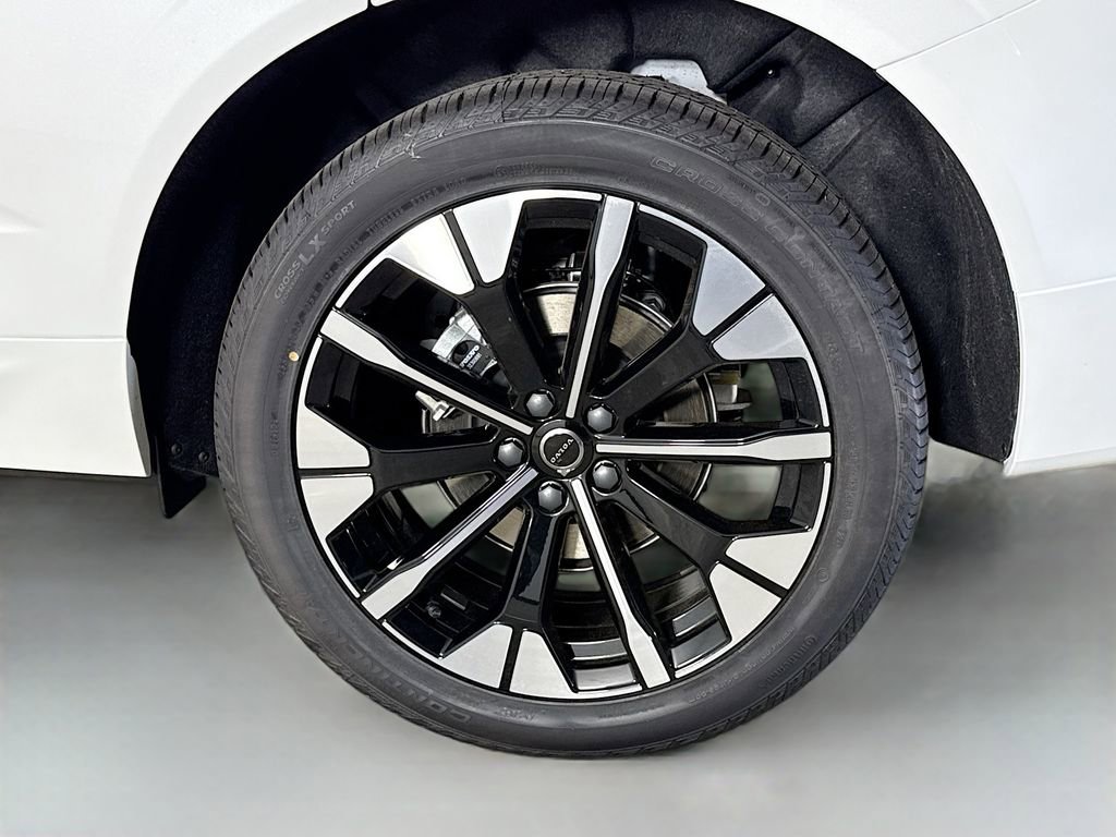 Used 2026 Volvo XC60 B5 Plus w/ Climate Package PRO image 30