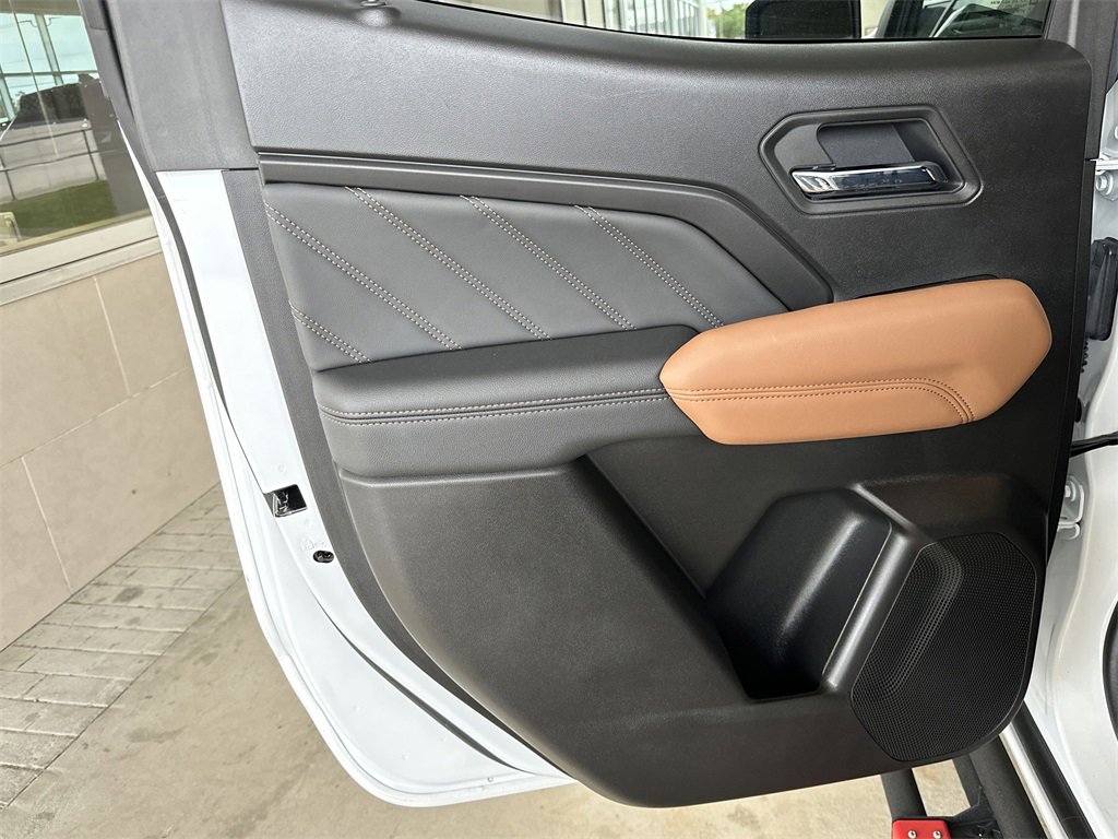 Used 2025 GMC Canyon AT4 image 26