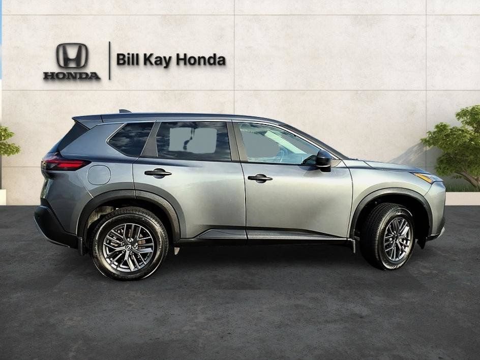 Used 2023 Nissan Rogue S AWD/4WD image 2