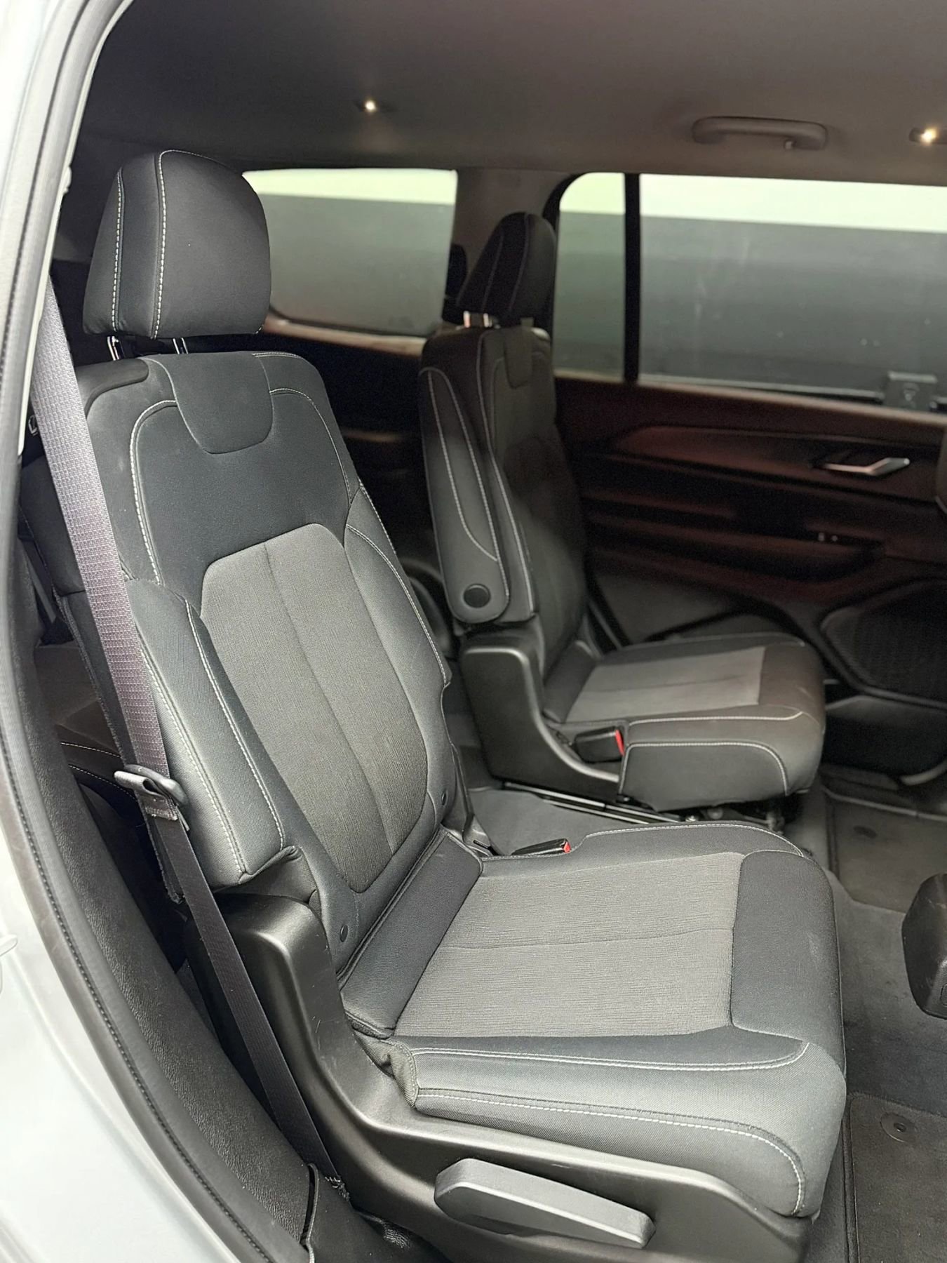 Used 2023 Jeep Grand Cherokee L Laredo w/ Luxury Tech Group I RWD image 7