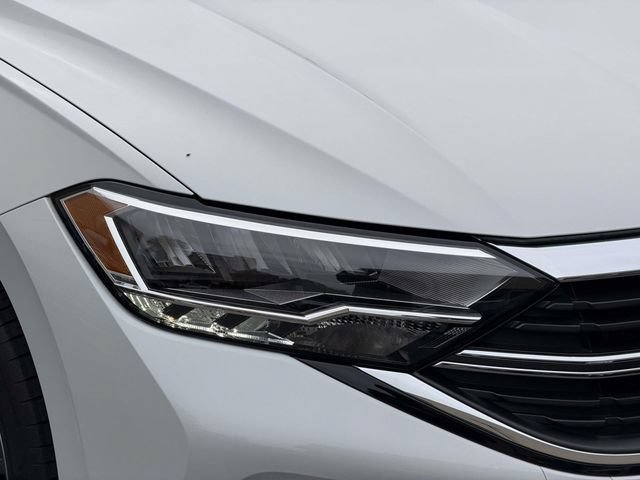 Certified 2023 Volkswagen Jetta SE w/ Panoramic Sunroof Package FWD image 10